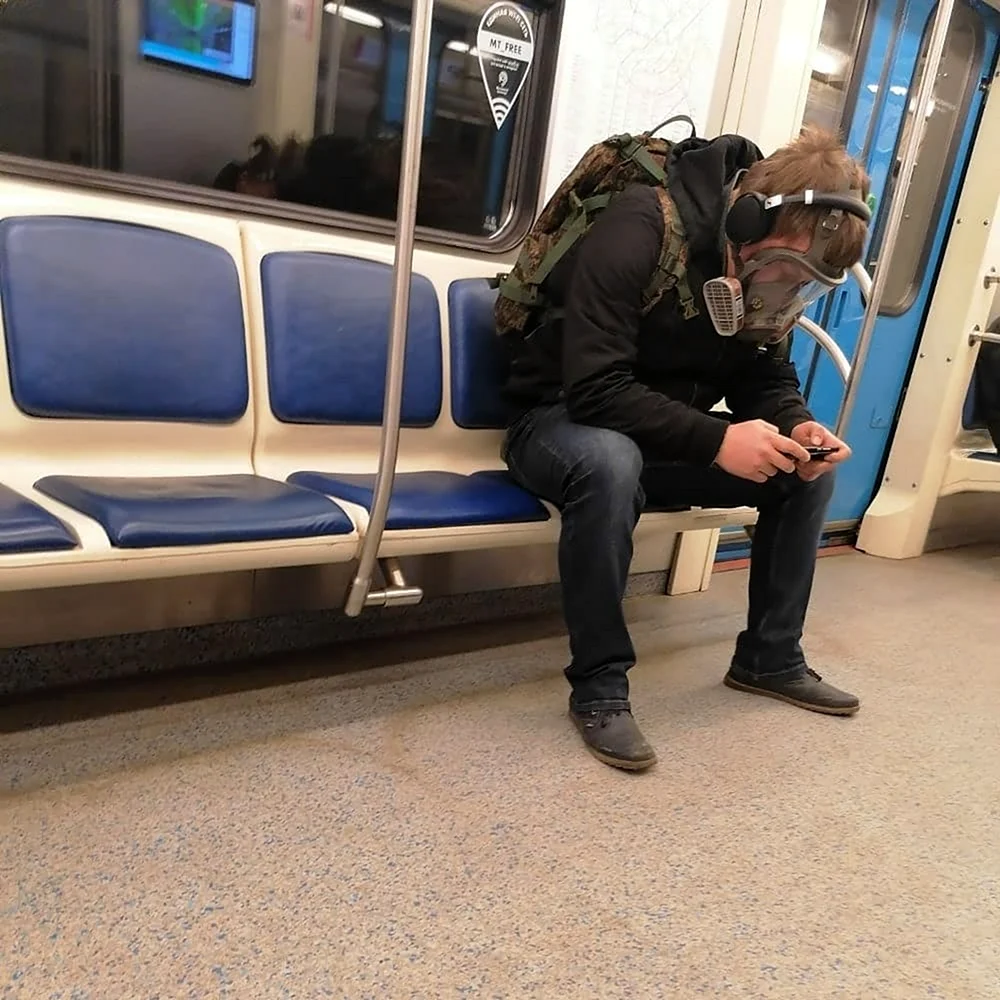 Московские модники в метро 2020