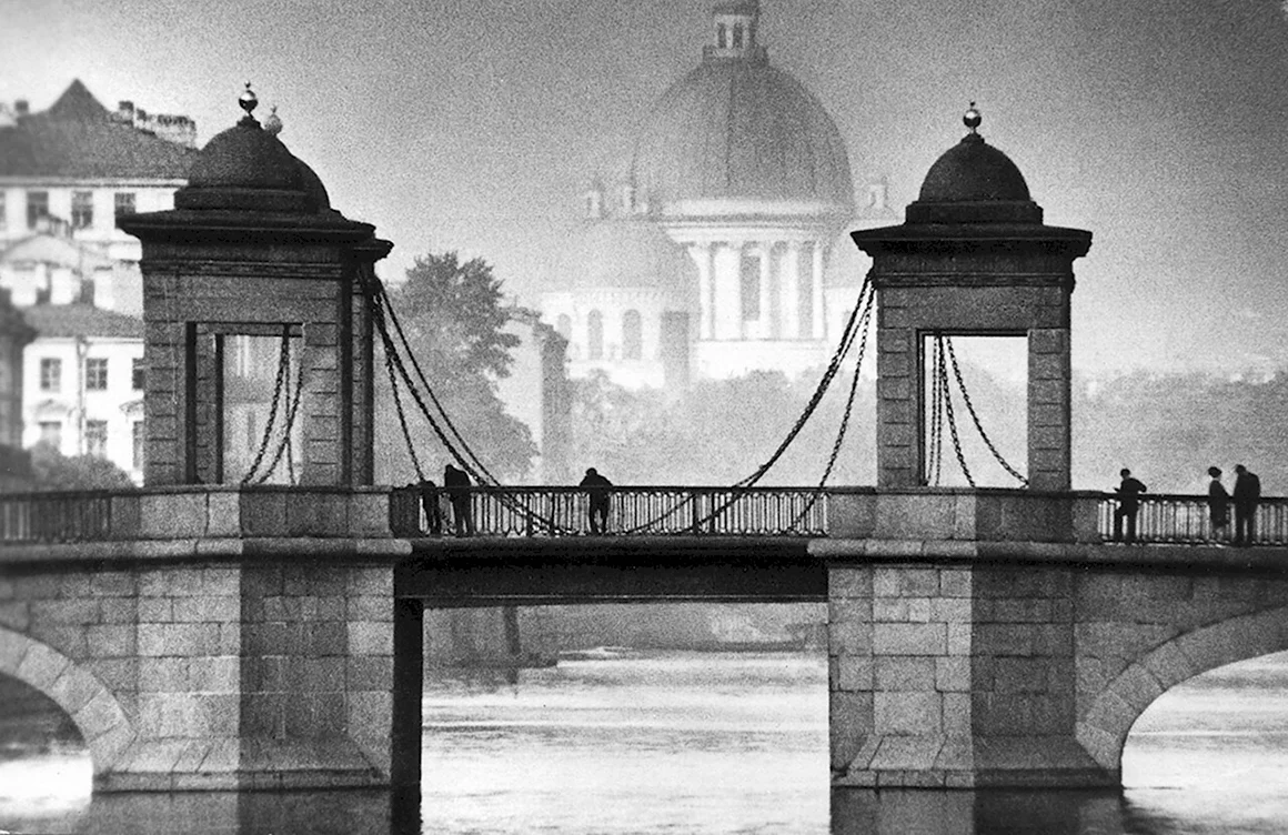 Мост Ломоно́сова с 1948 года c 1798 по 1948 год — чернышёв мост