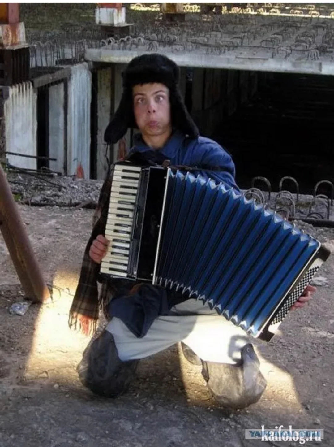 Мужик с баяном