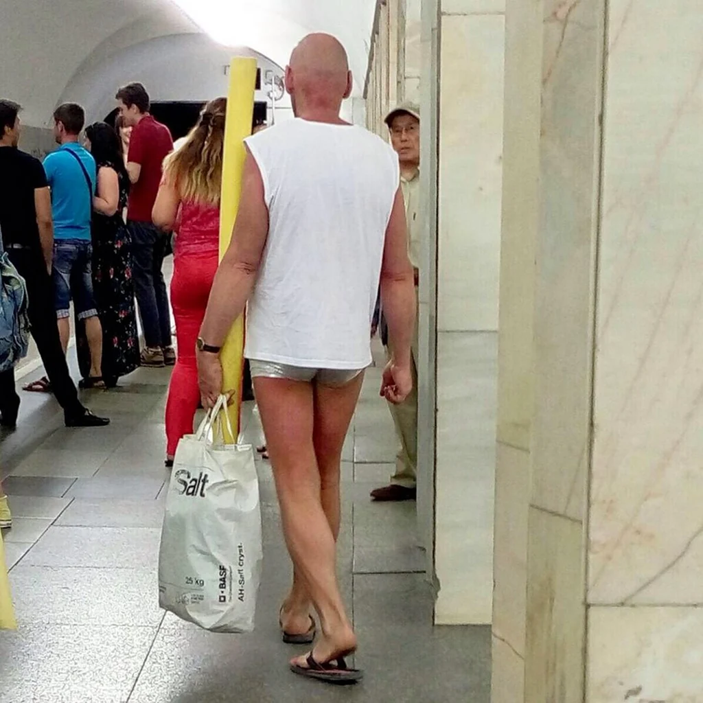 Нелепые Наряды в метро