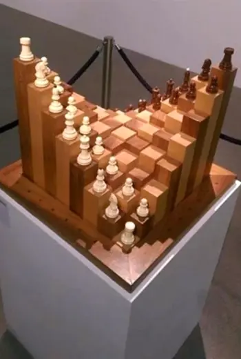 Необычные шахматные фигуры из дерева
