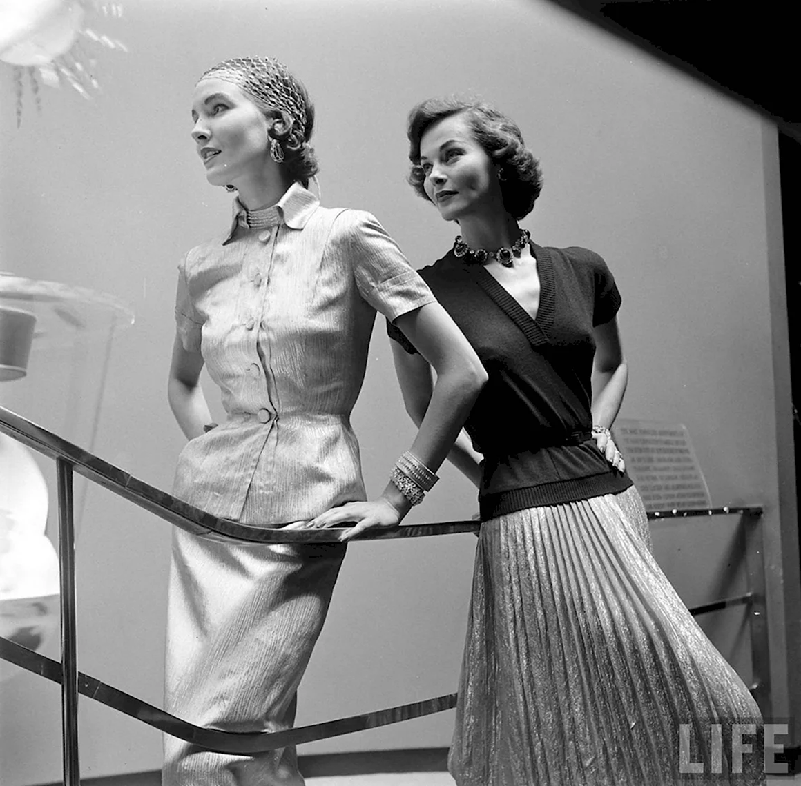 Nina Leen три одинаковых девушки