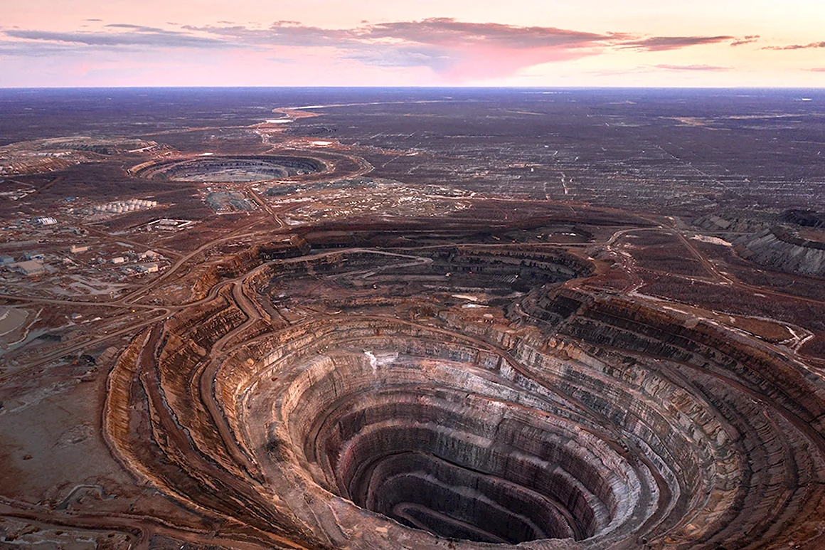 Нюрбинский карьер и его глубина на 2021