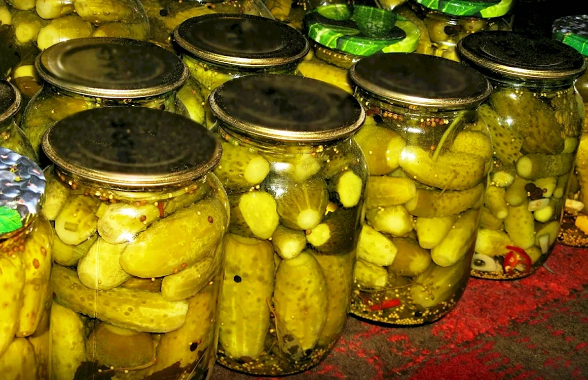 Огурцы в банке