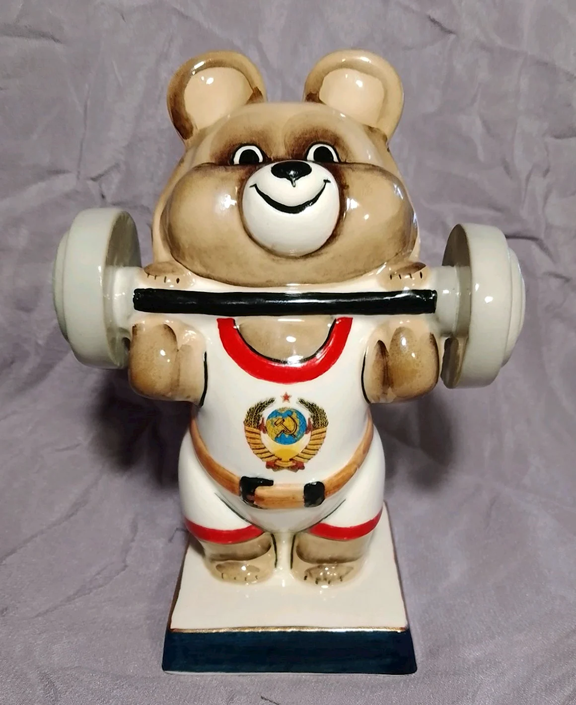 Олимпийский мишка хоккей