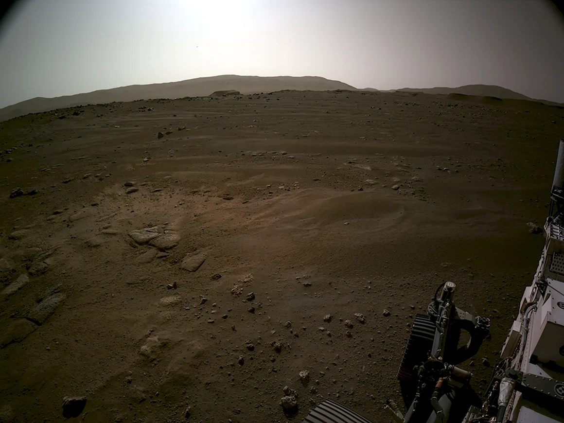 Панорама Марса с марсохода Curiosity 2020