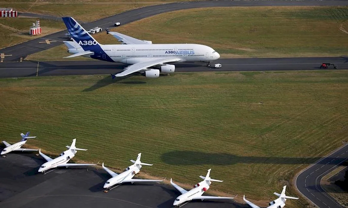 Пассажирский самолёт Аэробус а380