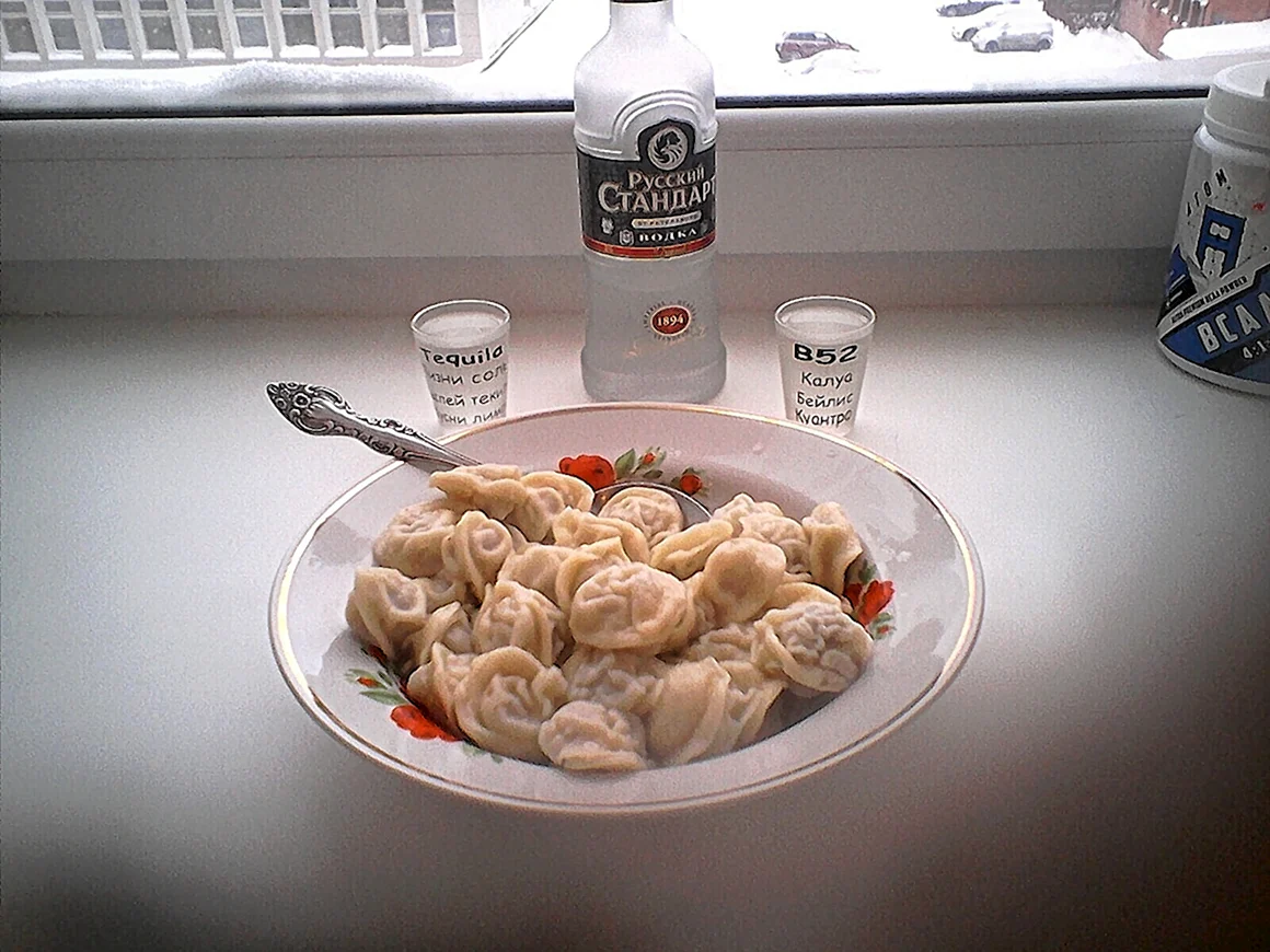 Пельмени с водкой