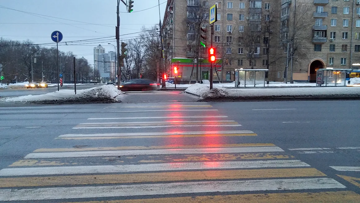 Перекресток регулируемый светофором