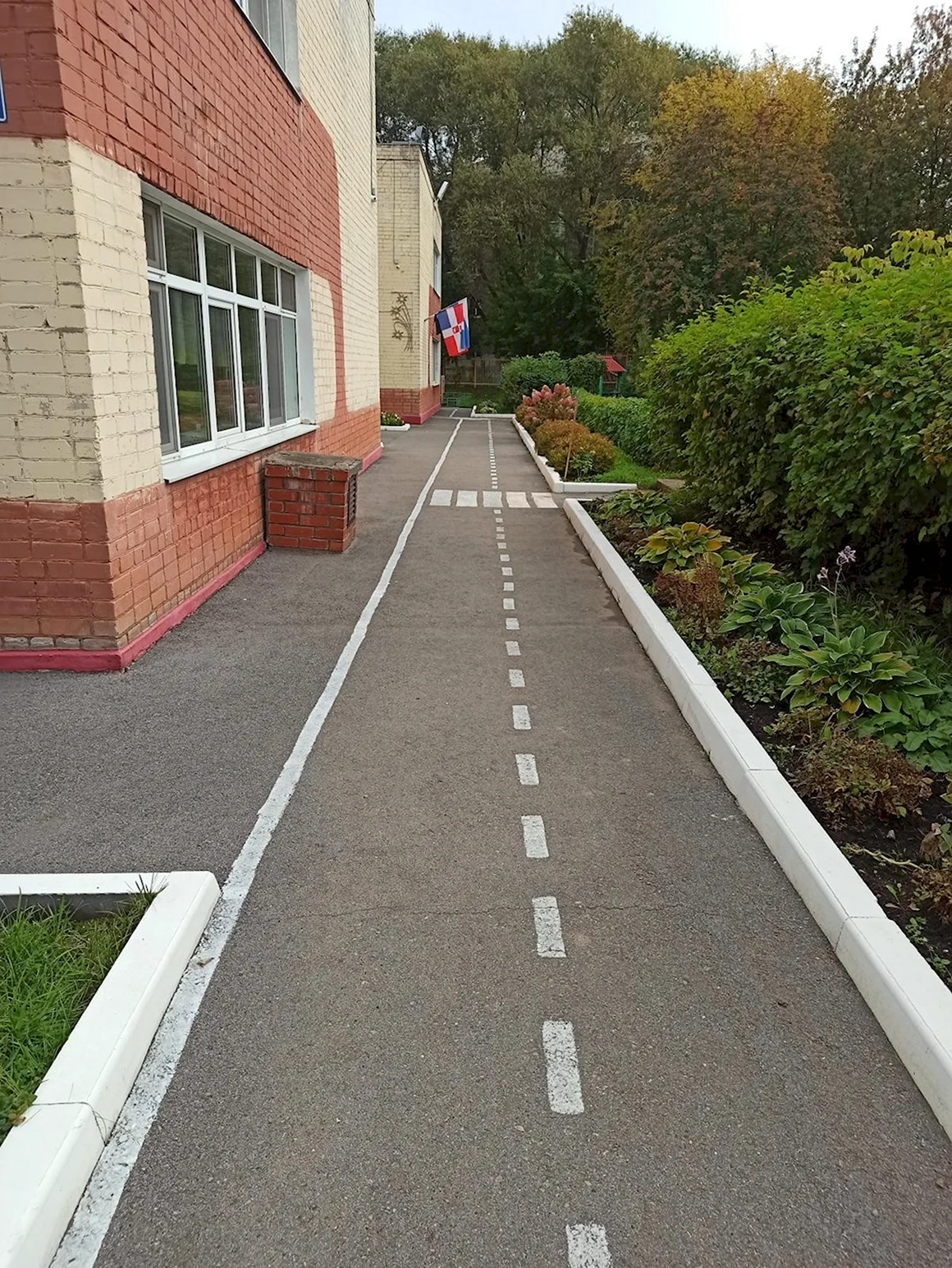 Пешеходные дорожки на придомовой территории