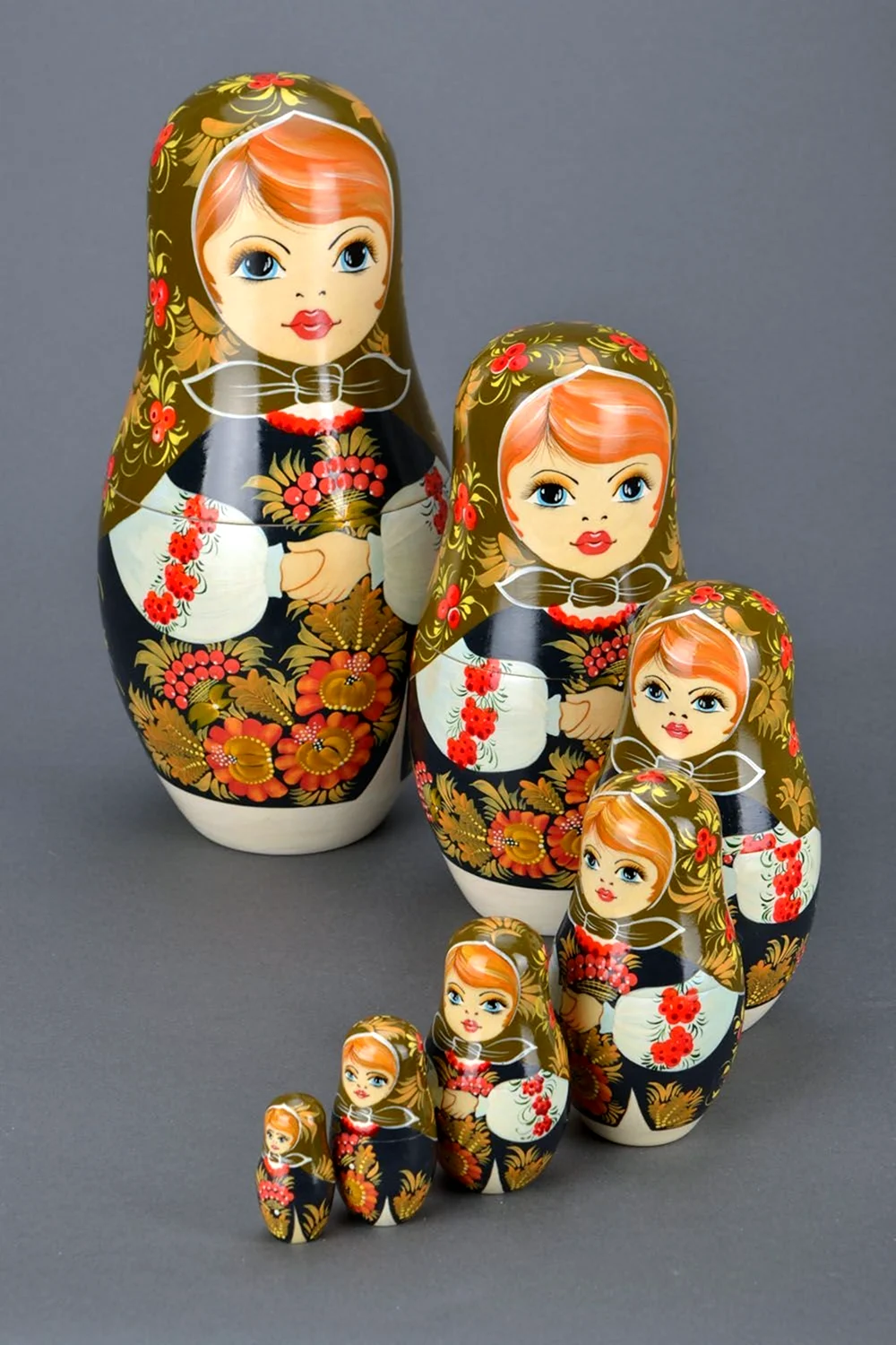 Петриковская роспись Матрешка