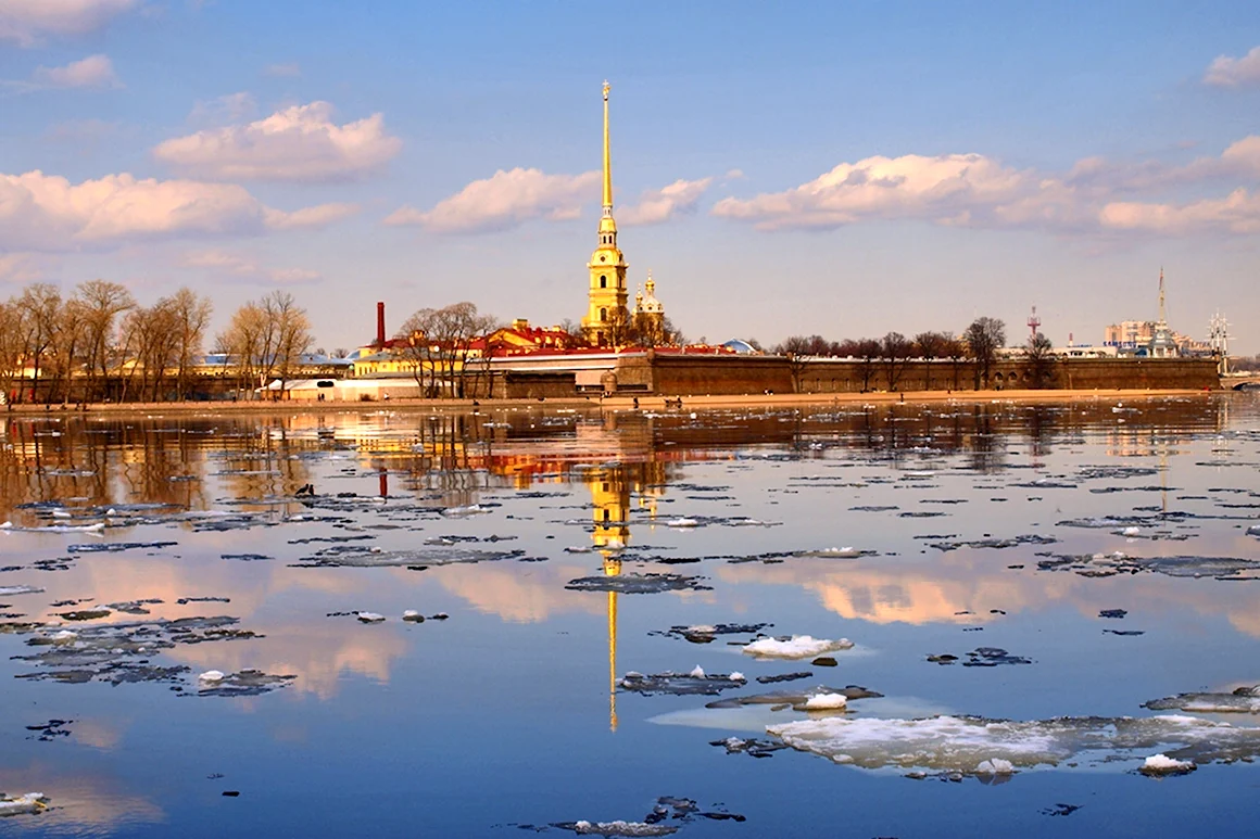 Петропавловская крепость ледоход