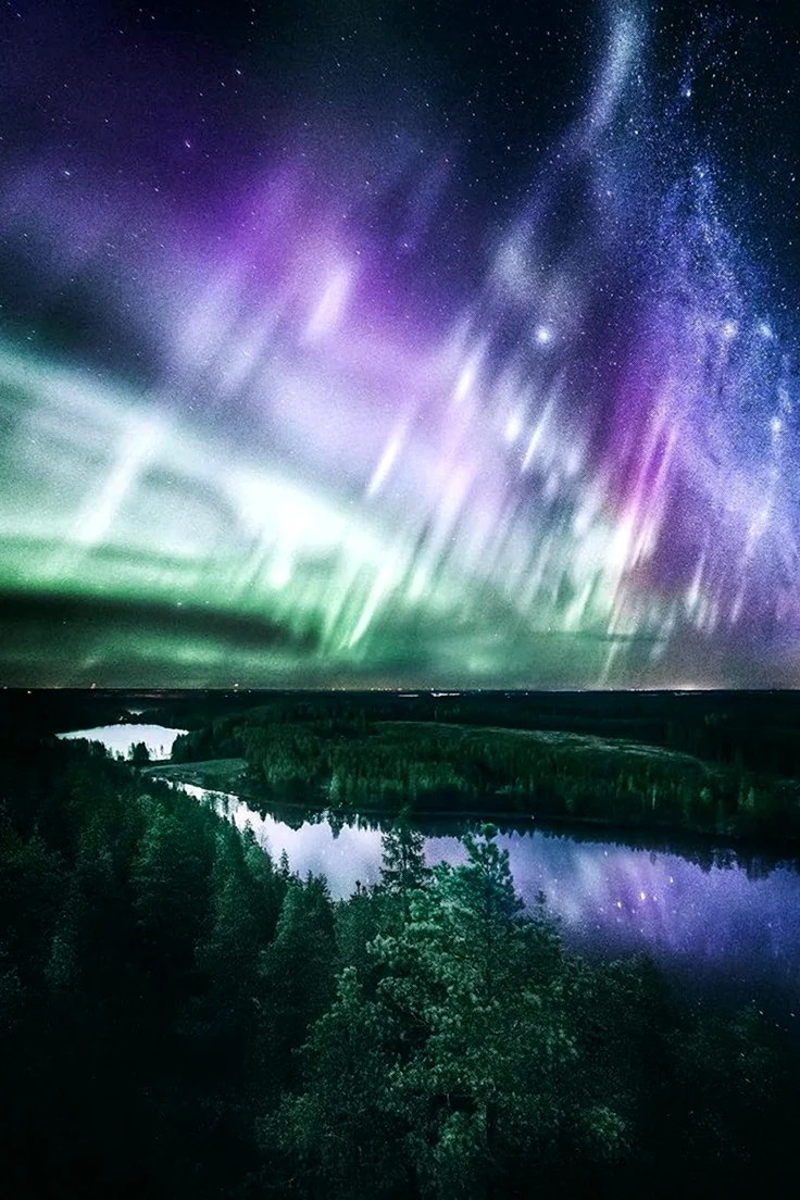 Полярная звезда и Северное сияние