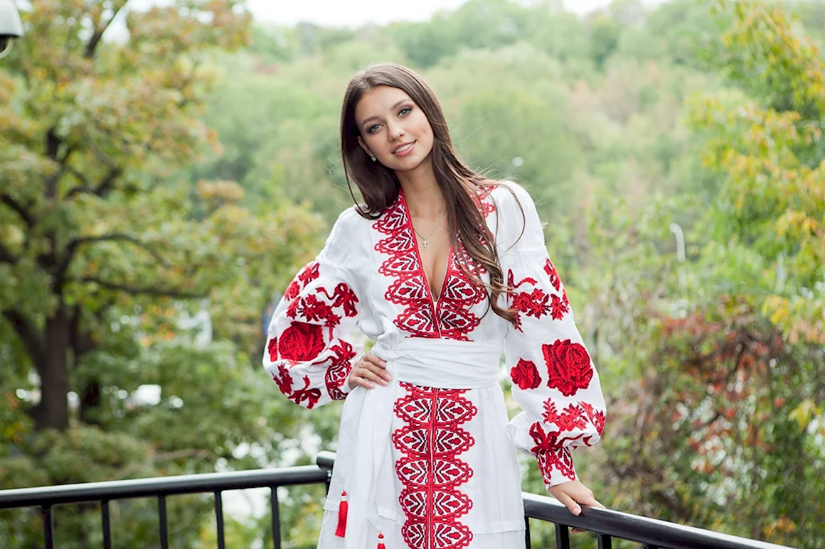 Полина Ткач в вышиванке
