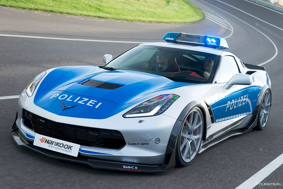 Полицейский Chevrolet Corvette