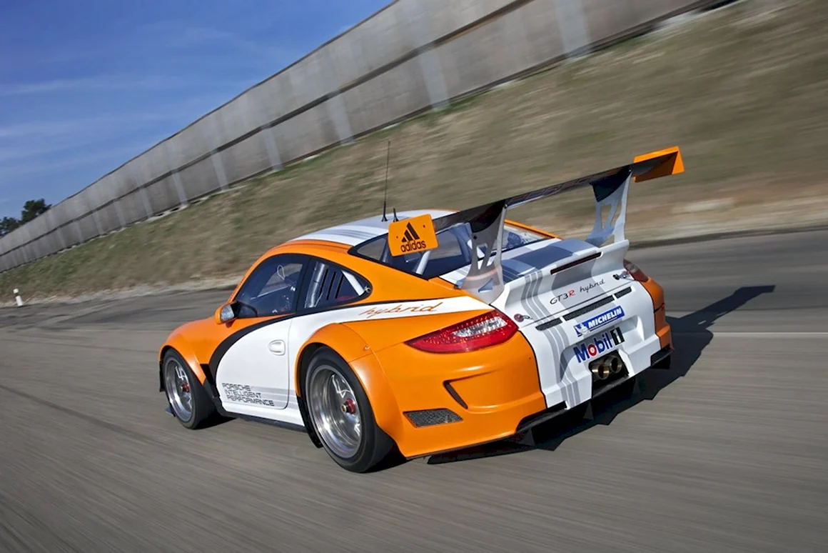Порше 911 gt3 r Hybrid