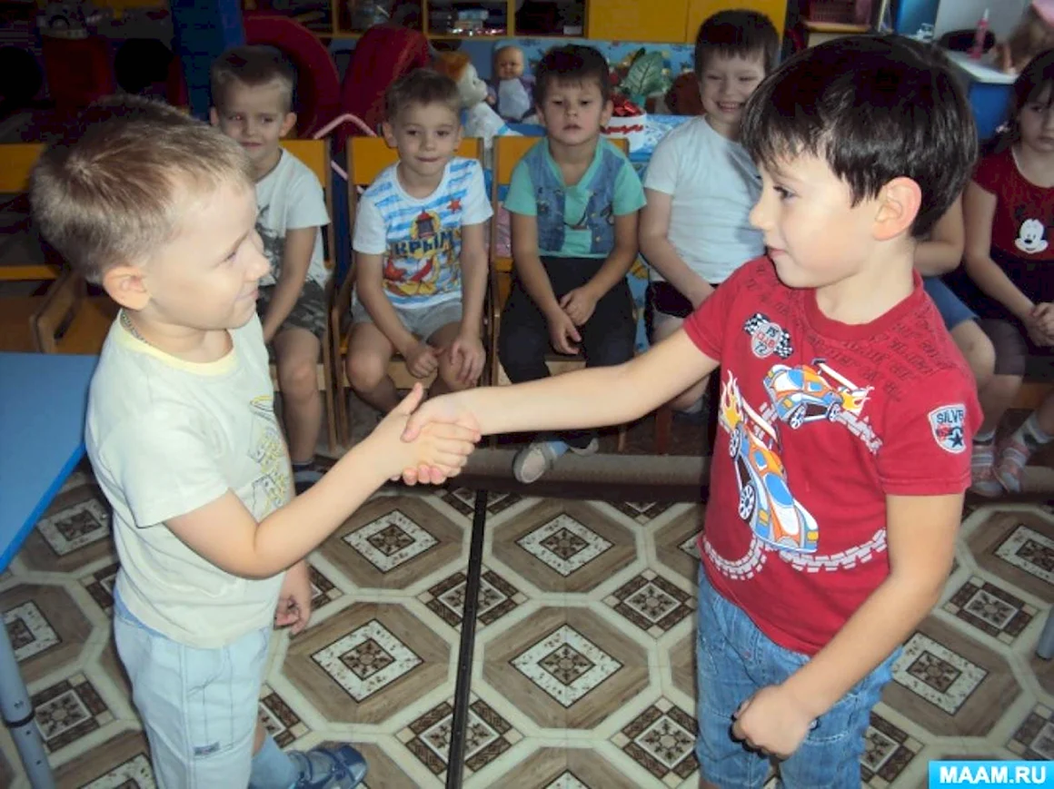 Приветствие детей в садике