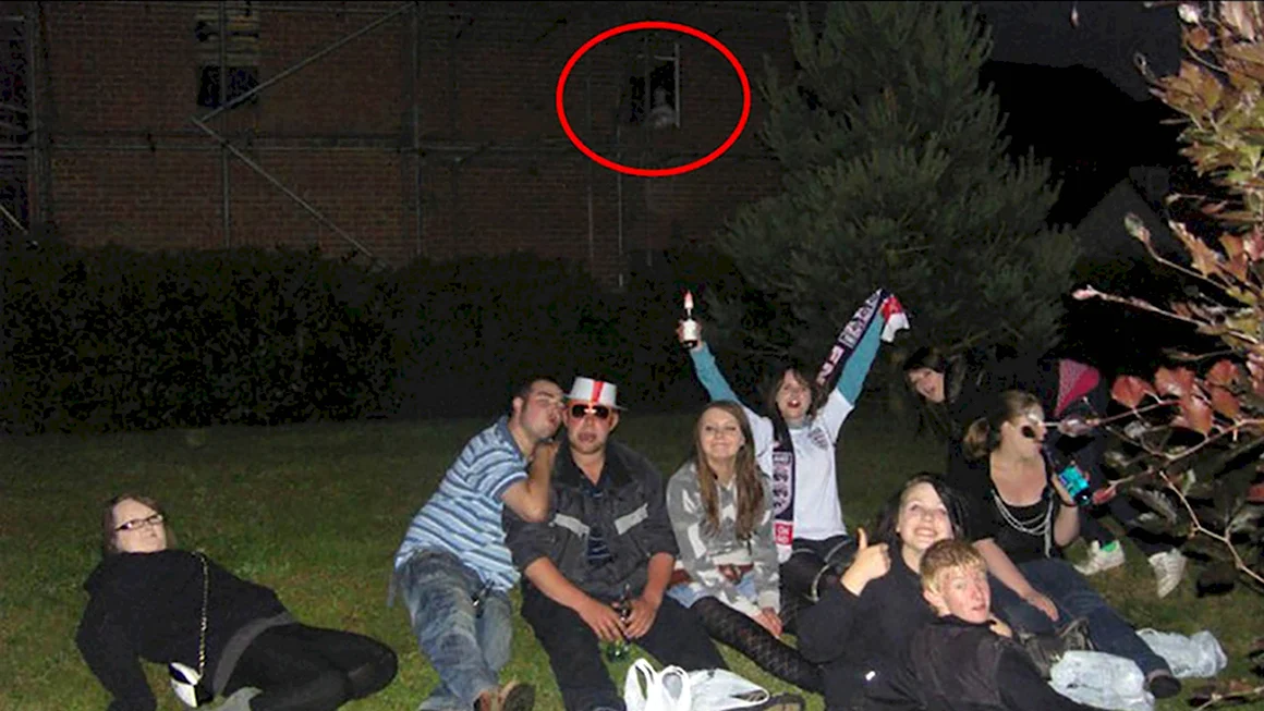 Призраки на фотографиях с людьми