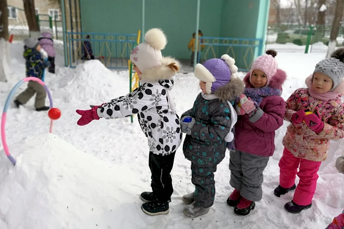 Прогулка в детском саду зимой