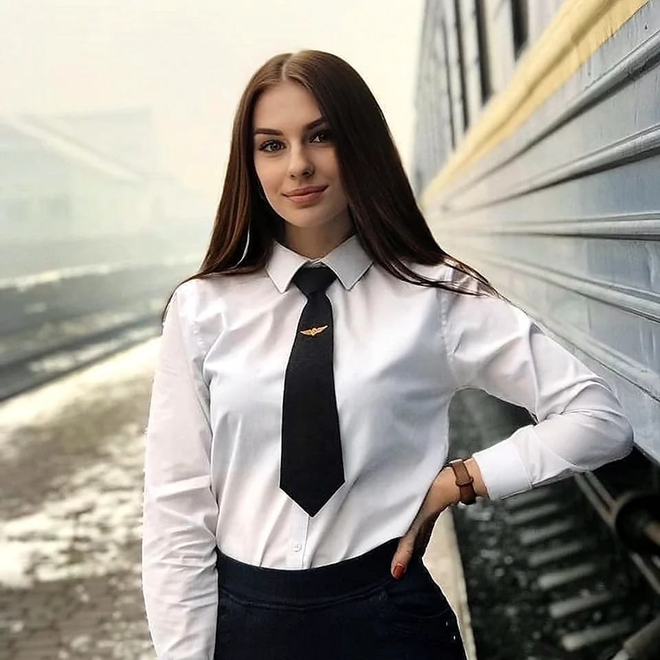 Проводницы в рубашках