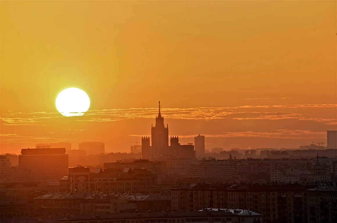 Рассвет над городом