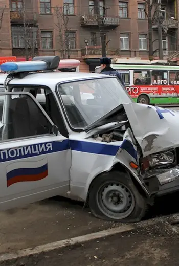 Разбитые полицейские машины