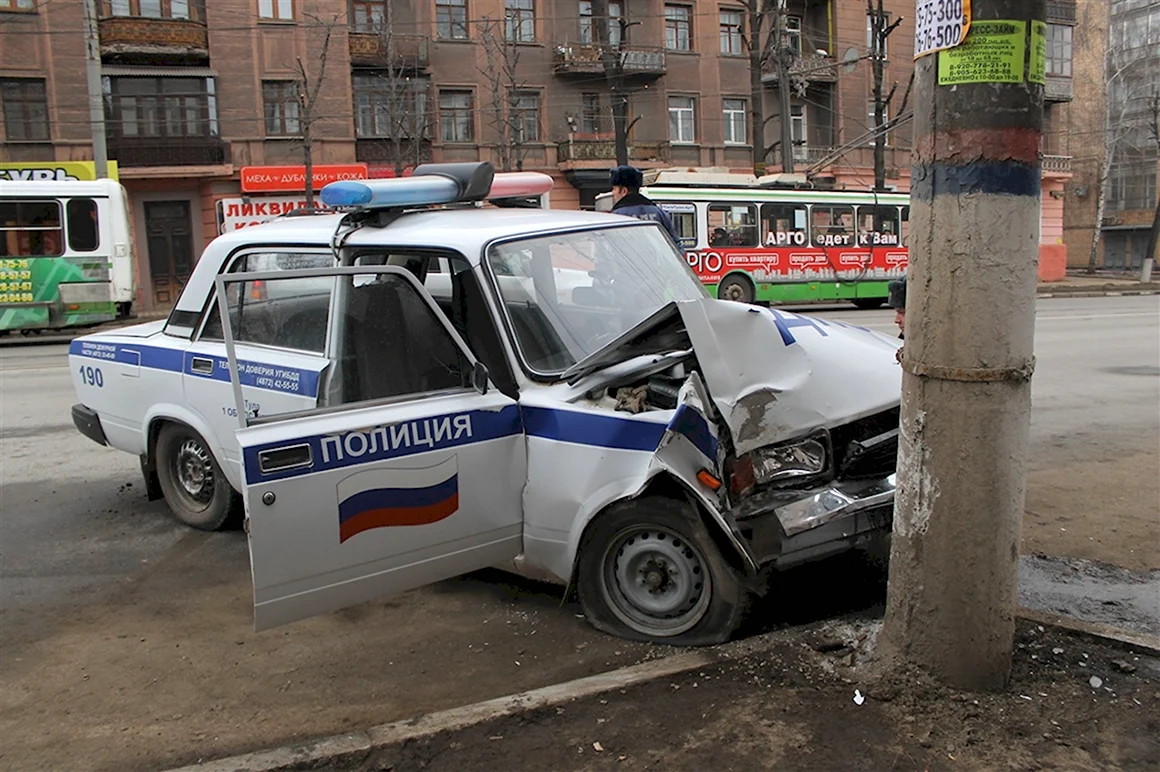 Разбитые полицейские машины