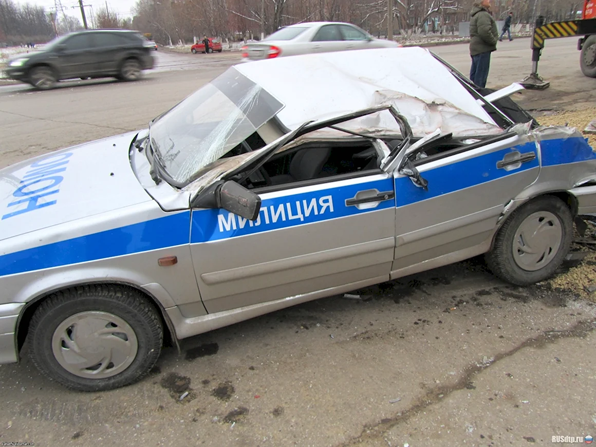 Разбитые полицейские машины