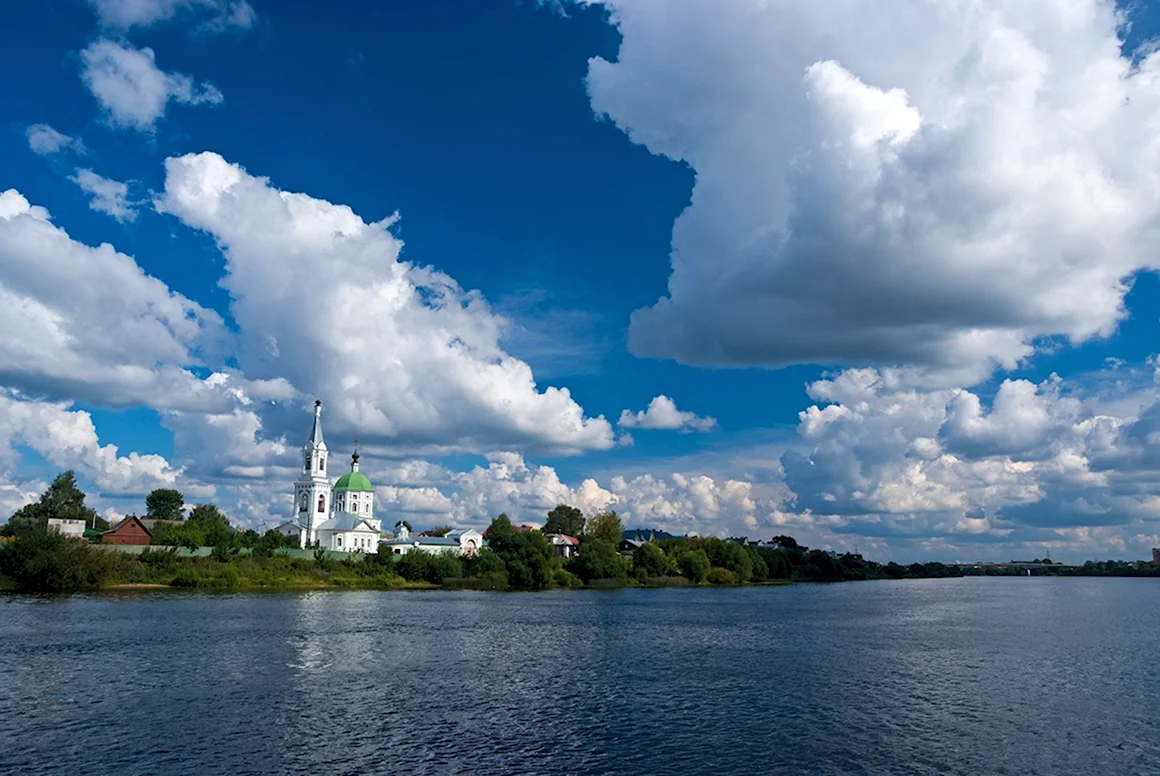Река Волга в Твери