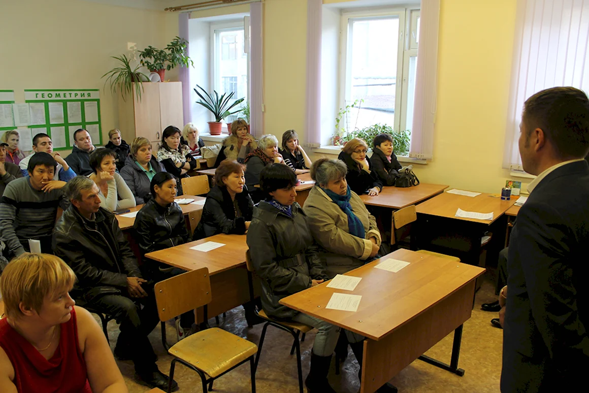 Родители на собрании в школе