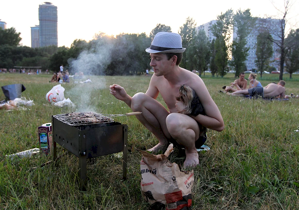 Россияне на шашлыках
