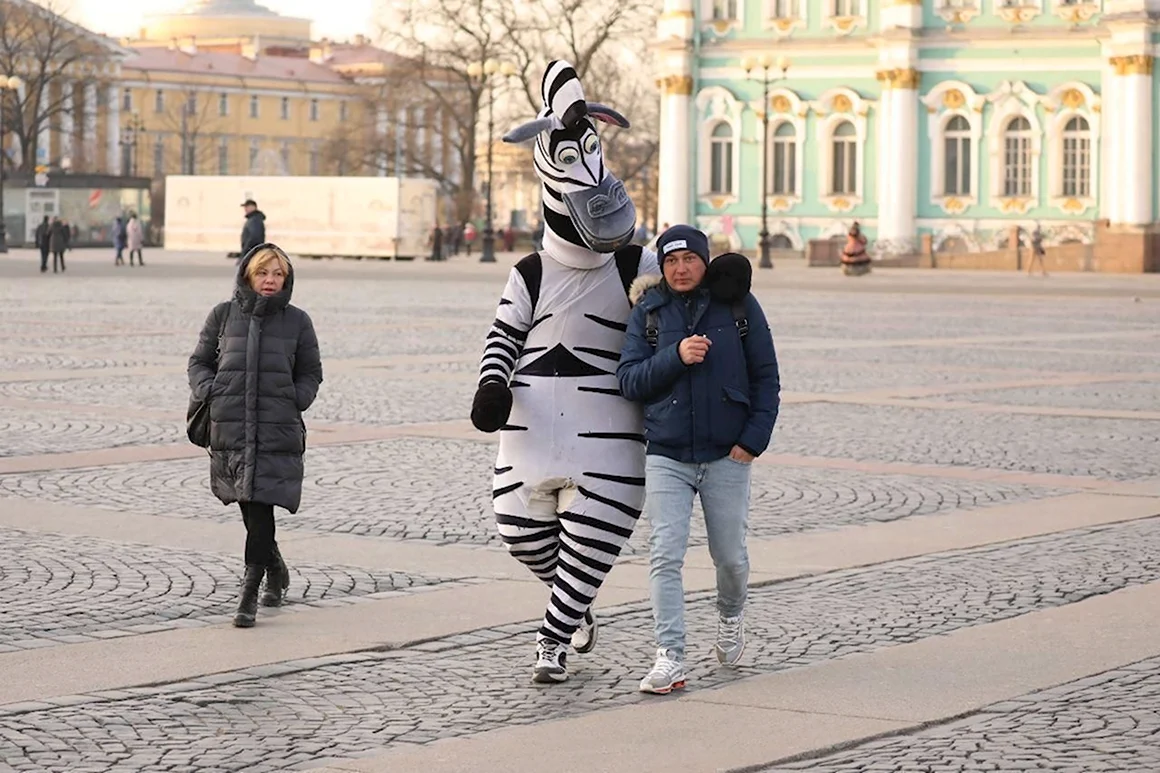 Ростовые куклы на улицах Петербурга
