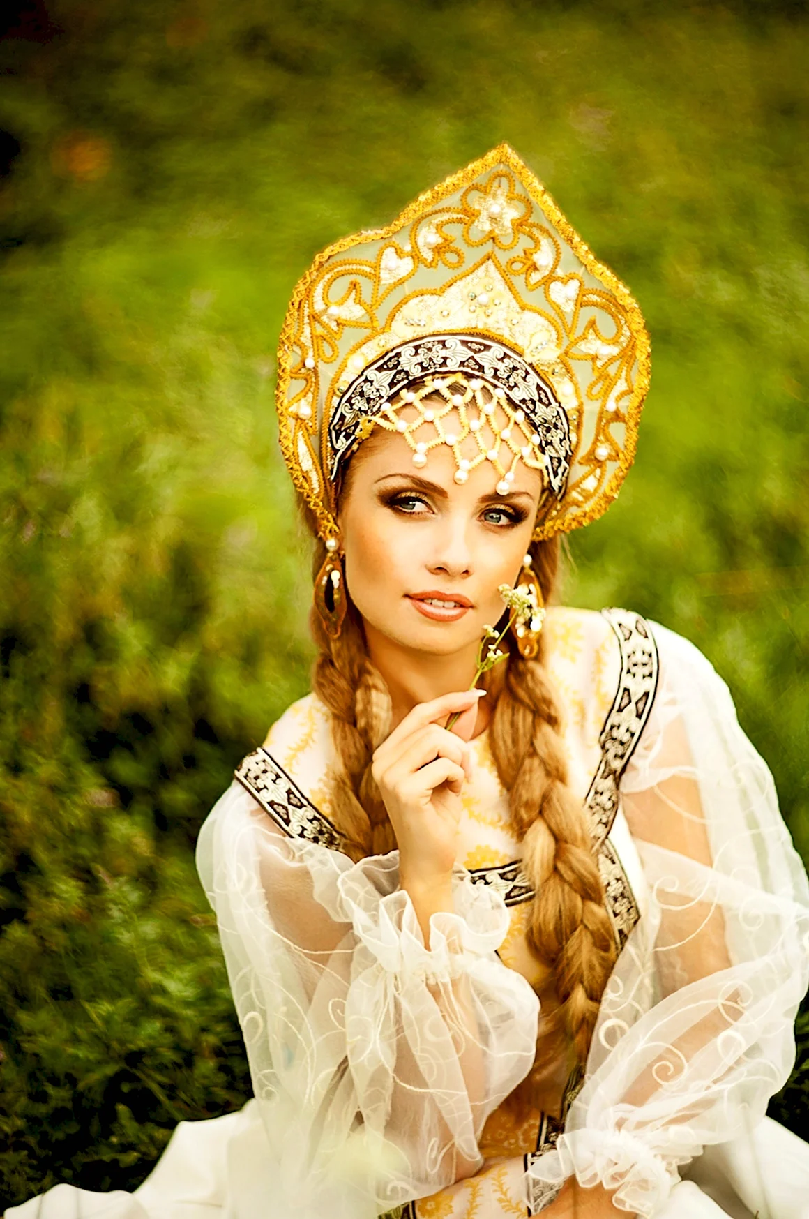 Русская красавица в кокошнике к.е.Маковский.