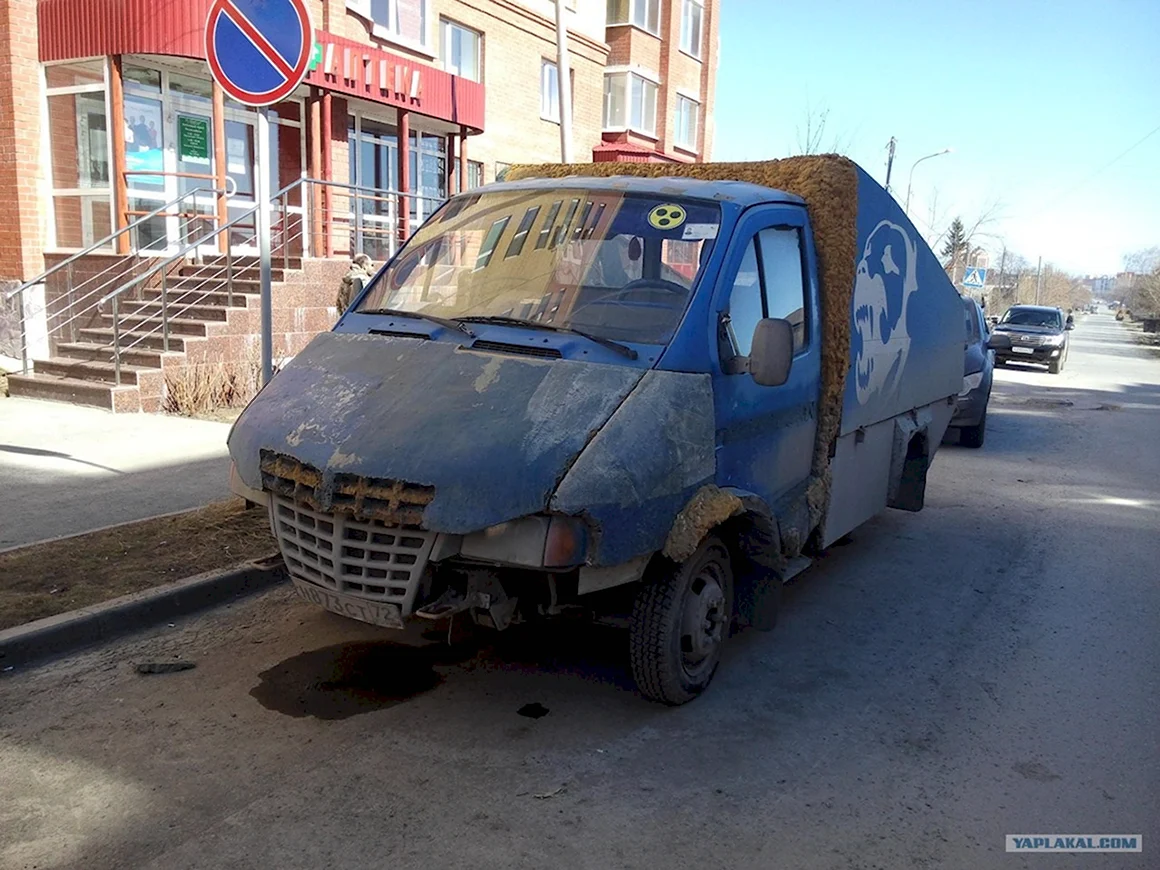 Ржавая пассажирская Газель