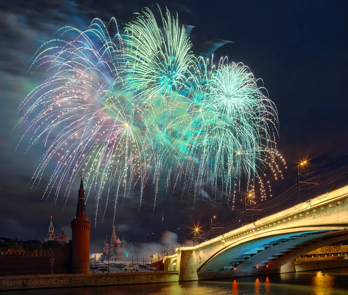 Салют с теплохода Москва