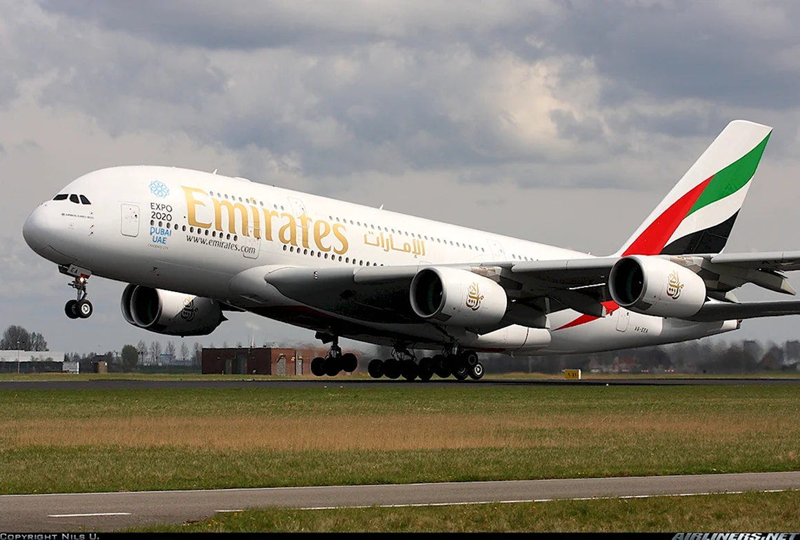 Самолёт Airbus a380