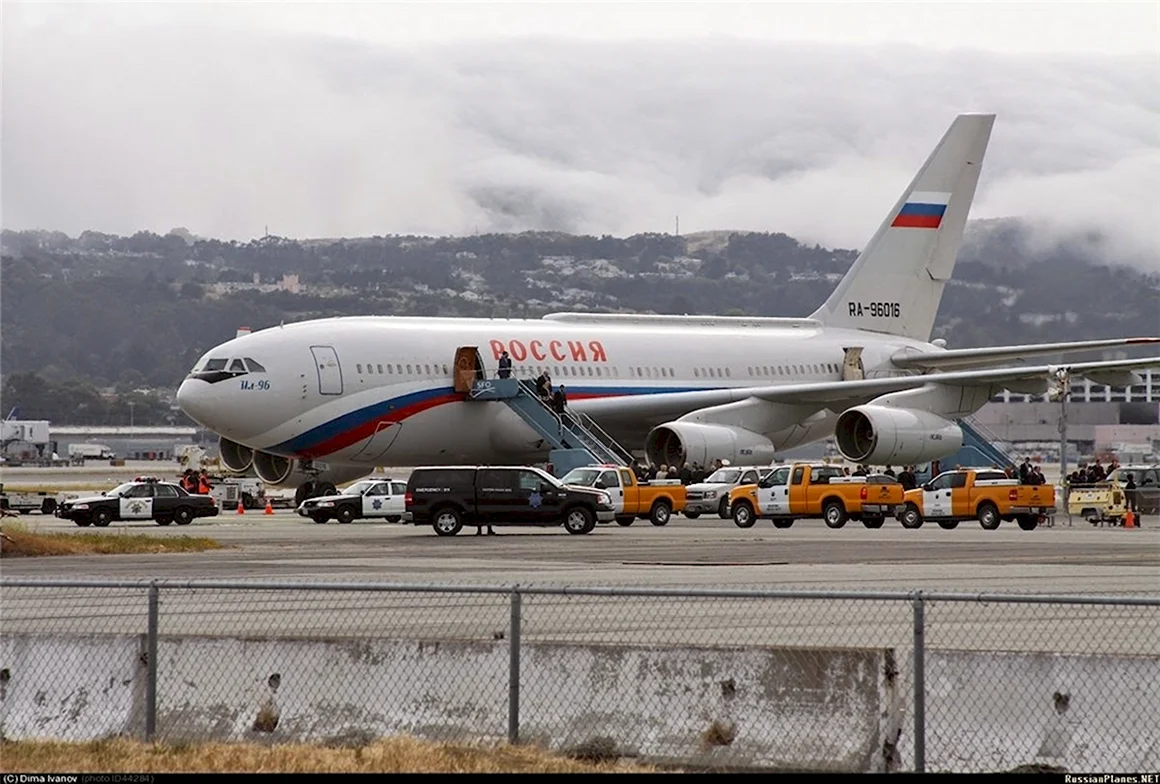 Самолет президента РФ ил-96-300