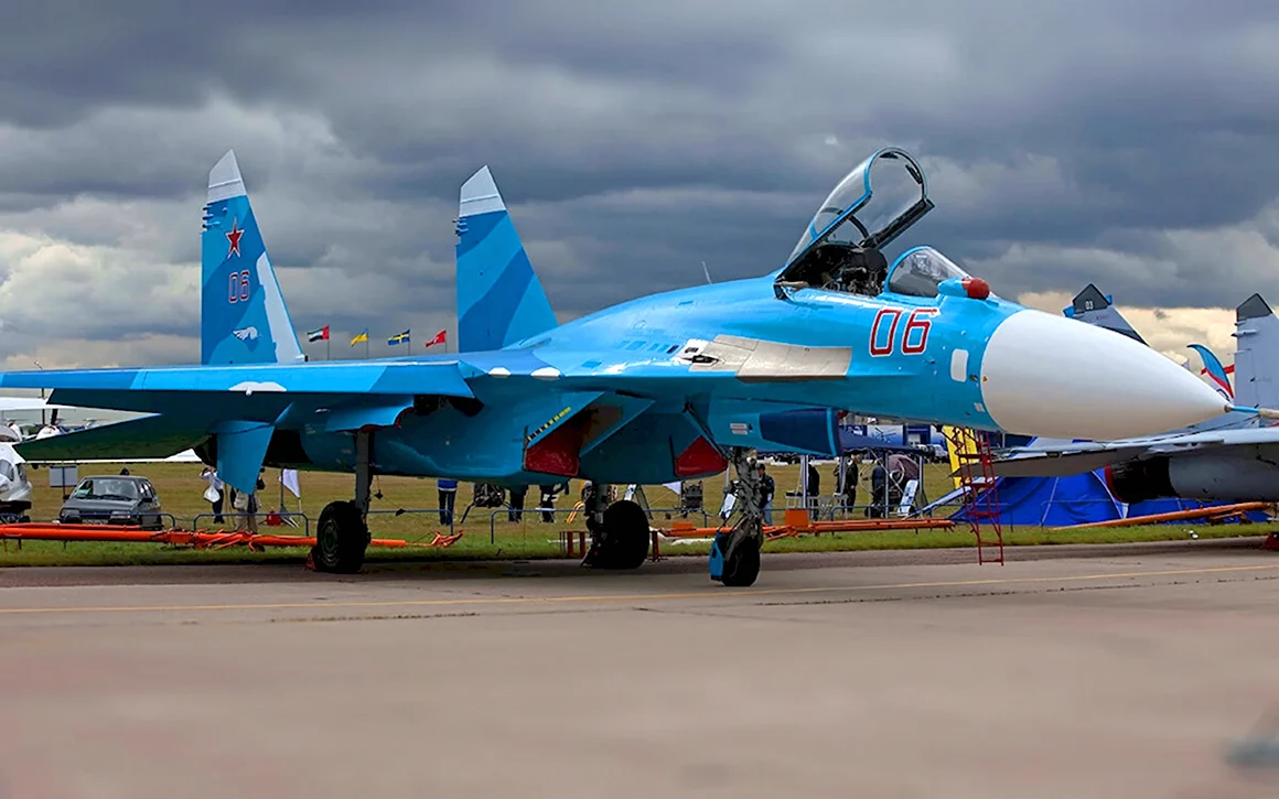 Самолет Су 27