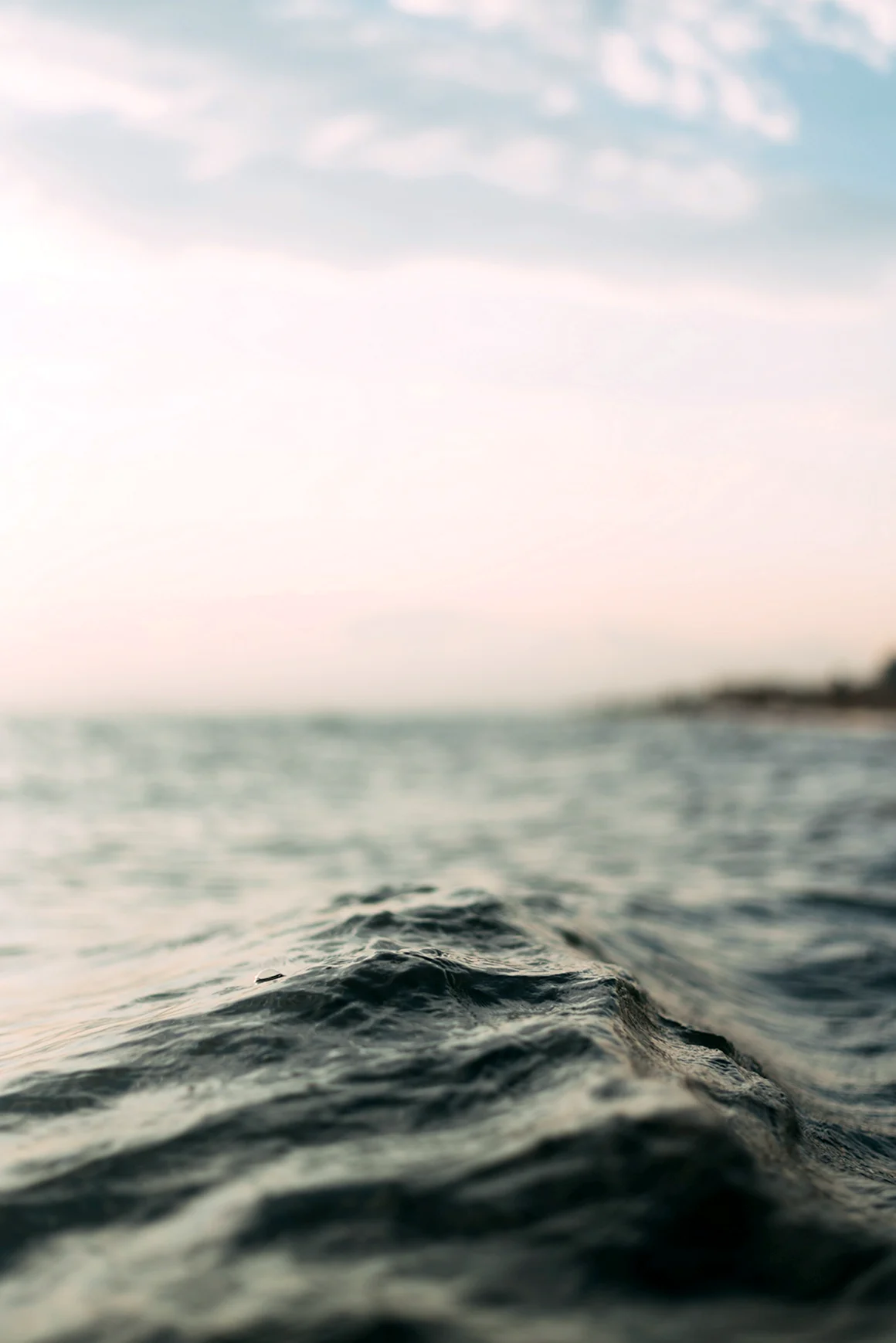 Серо голубое море