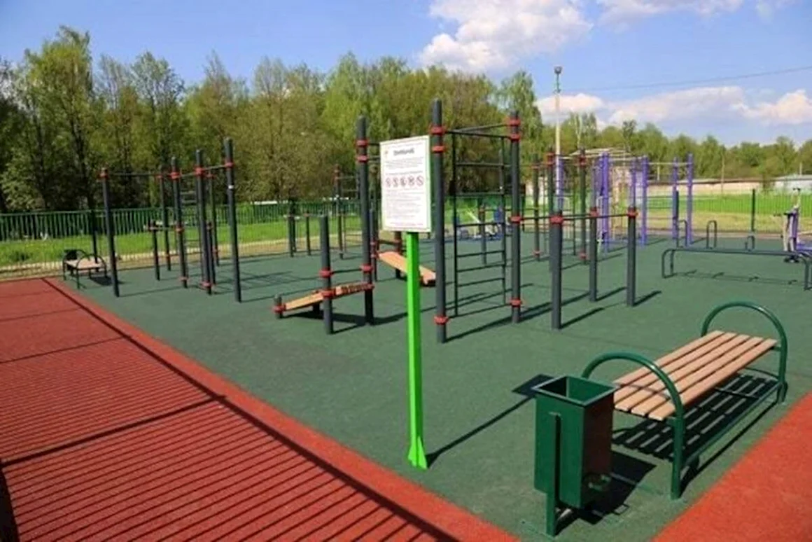 Школьная спортивная площадка