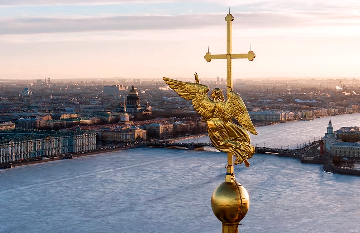 Шпиль Петропавловского собора Санкт-Петербурге