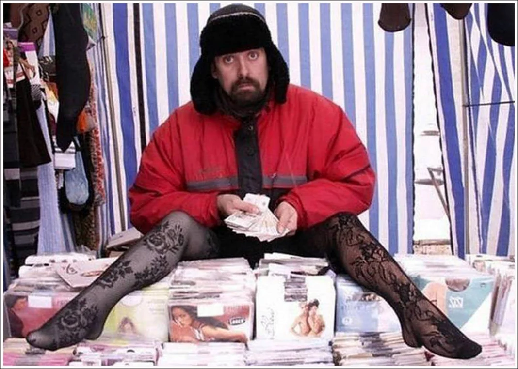 Смешной продавец на рынке