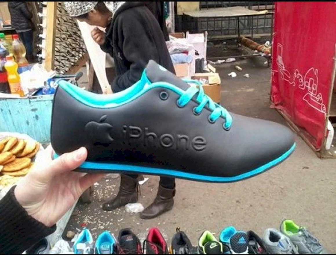 Смешные кроссовки