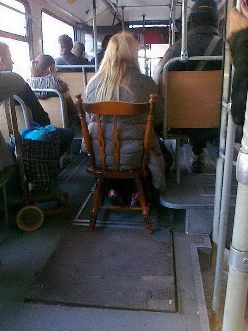 Смешные люди в автобусе