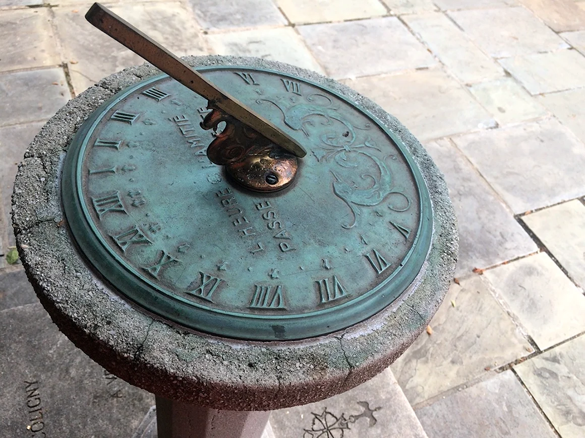 Солнечные часы Sundial