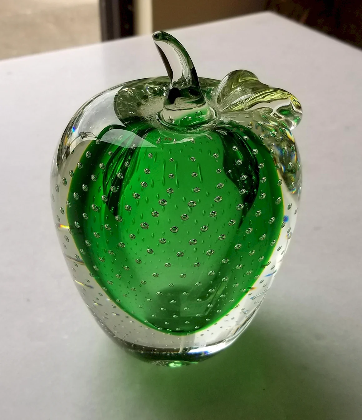 Стеклянное яблоко