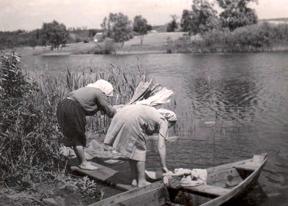 Стирка на реке