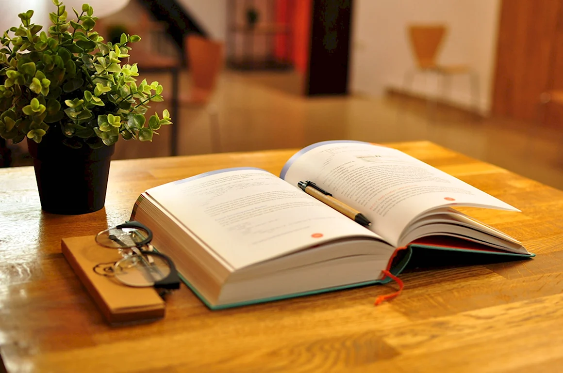 Стол «книга»