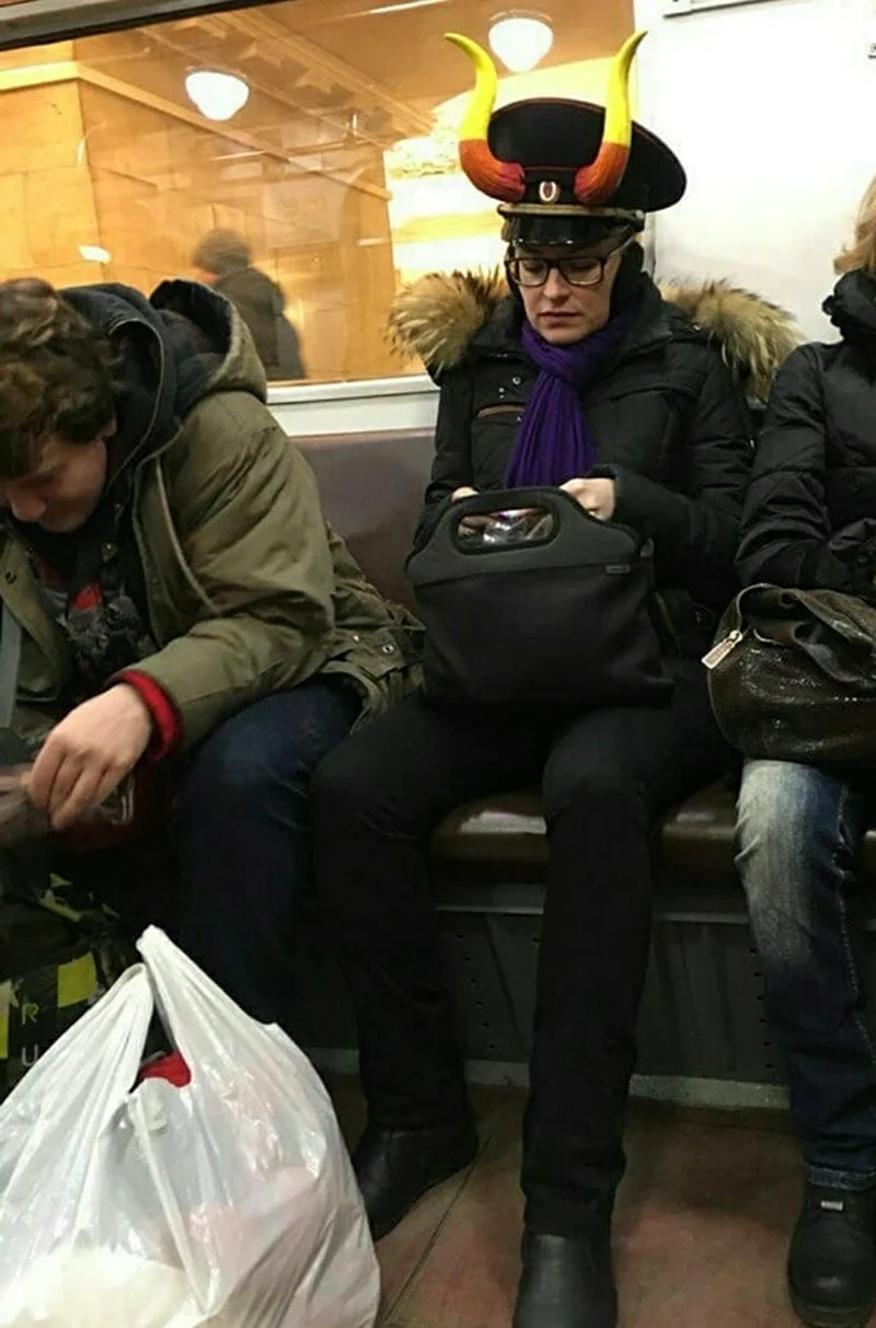 Странные люди в метро