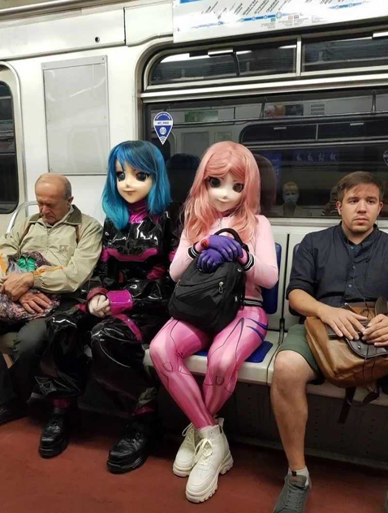 Странные люди в метро
